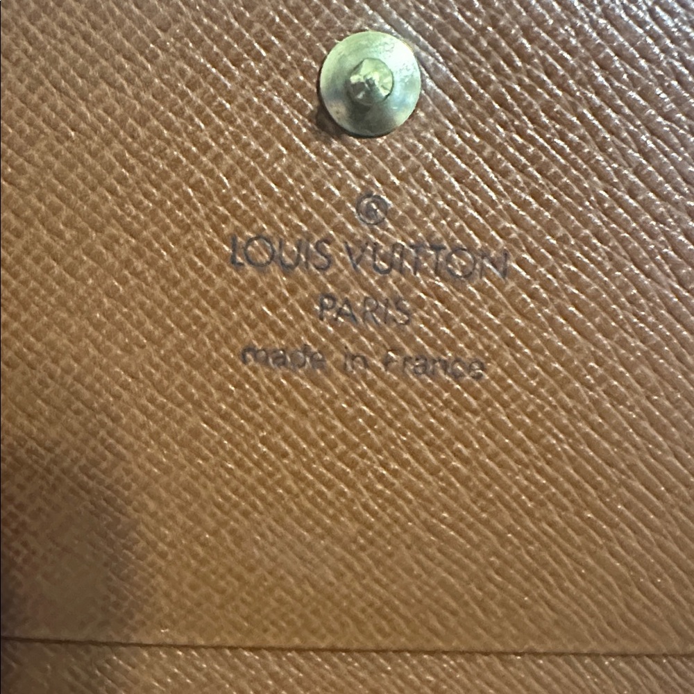 Louis Vuitton Monogram Medium Wallet - Picture 7 of 12